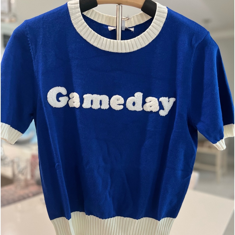 Gameday sweater new with tags…. Runs small